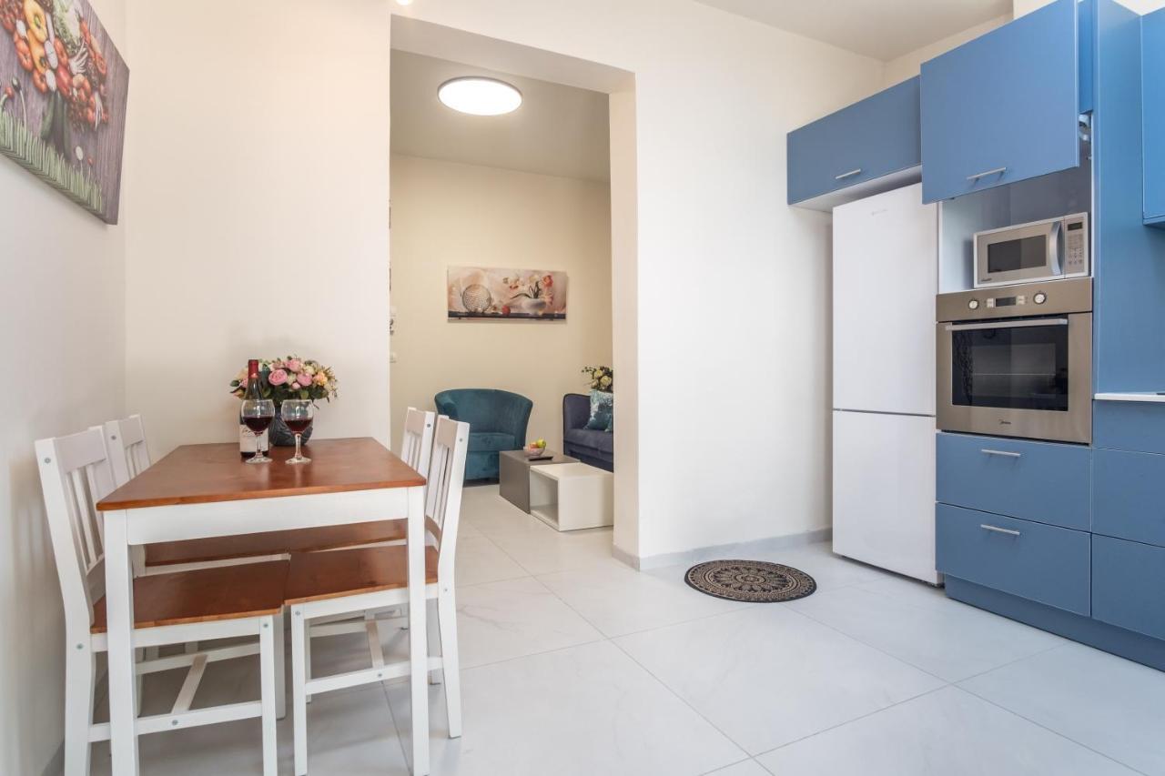 Port City Haifa - Luxury Apartments 50 Mtrs From The Beach Exterior photo